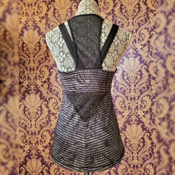 Lululemon Sexy Mesh Pannel Top - Picture 2 of 3